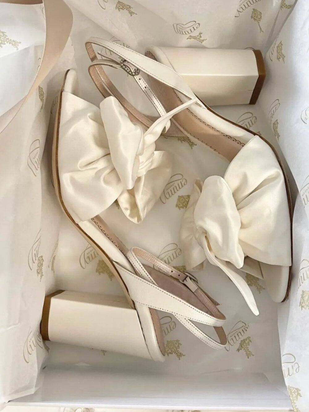Wedding ivory Bow Heels. Emmy London. Size 38.5 (european) size 8.5 US